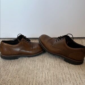 Brown Leather Oxford Shoes with Polished Finish